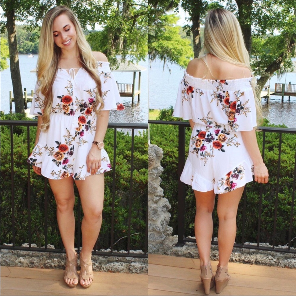SALE|| Light Chiffon Flirty Floral Romper ||MEDIUM - Picture 2 of 3